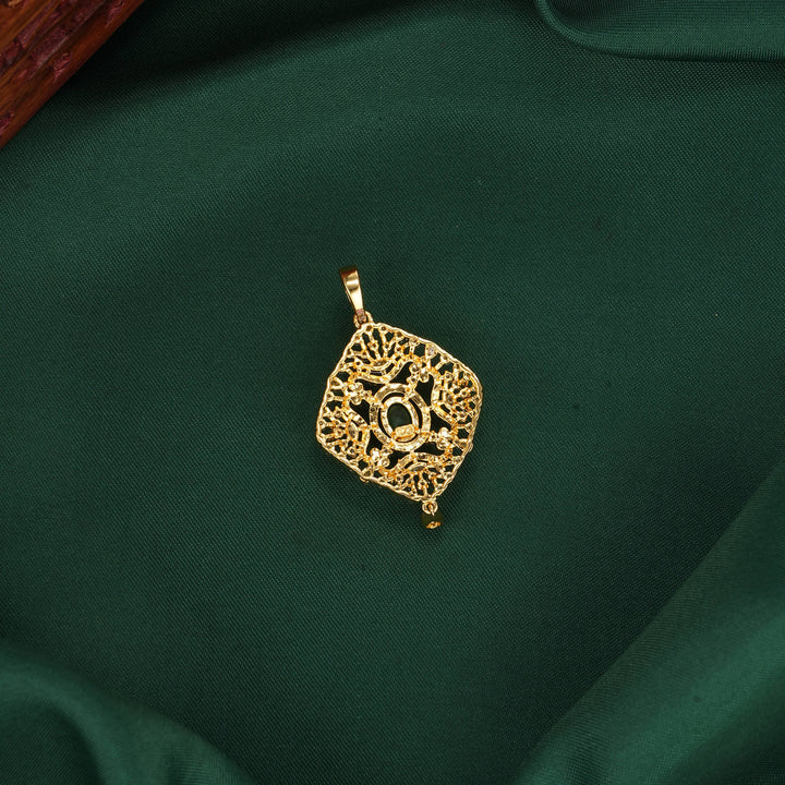Freyaa Avikam Pendant Set