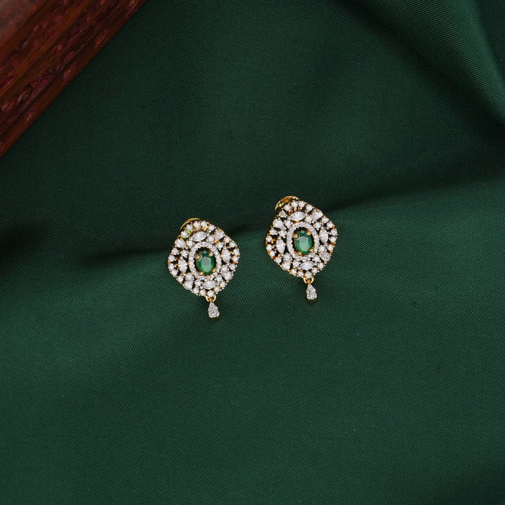 Freyaa Avikam Pendant Set