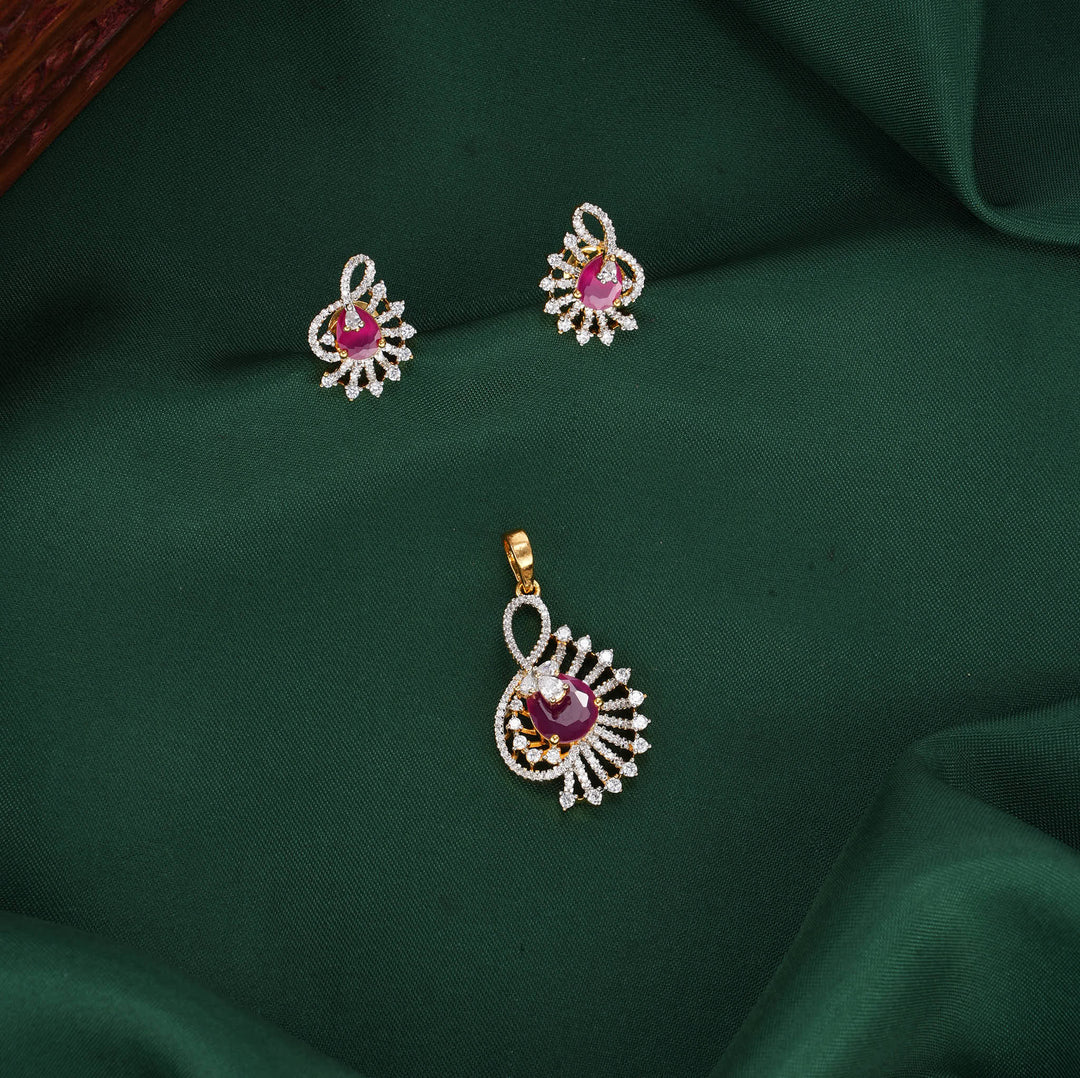 Lovely Avikam Pendant Set
