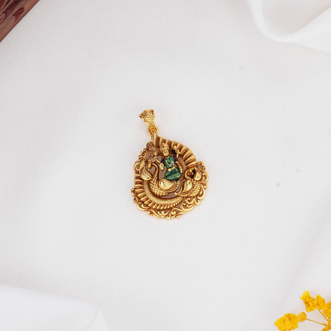 Lush and Luxurious 3D Spl Pendant