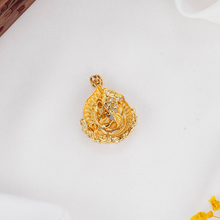 Lush and Luxurious 3D Spl Pendant
