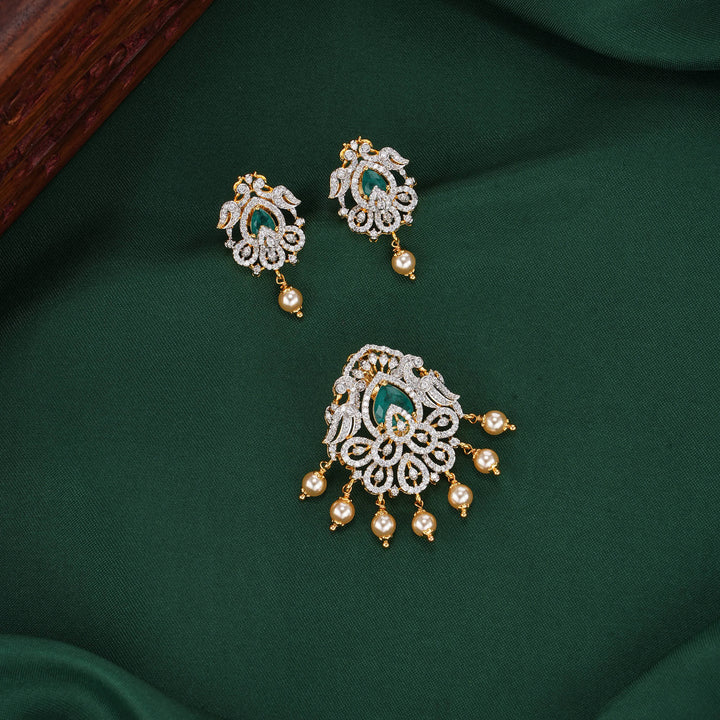 Eye-Catching Avikam Pendant Set