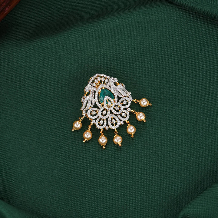 Eye-Catching Avikam Pendant Set
