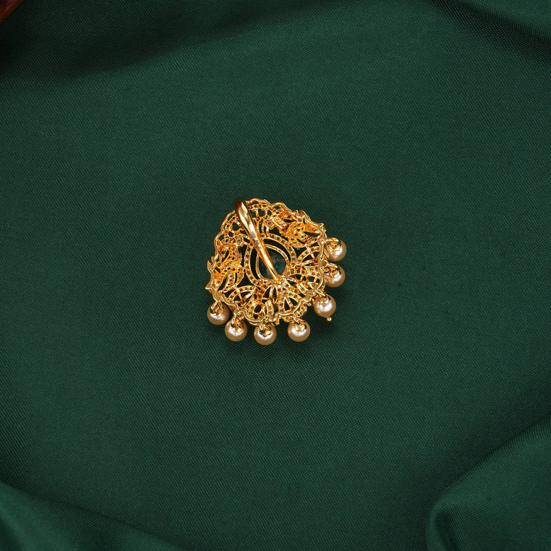 Eye-Catching Avikam Pendant Set