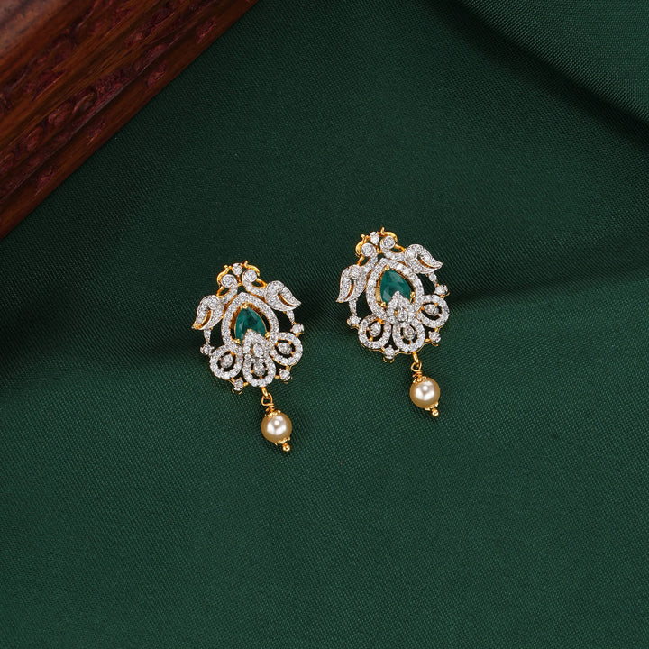 Eye-Catching Avikam Pendant Set