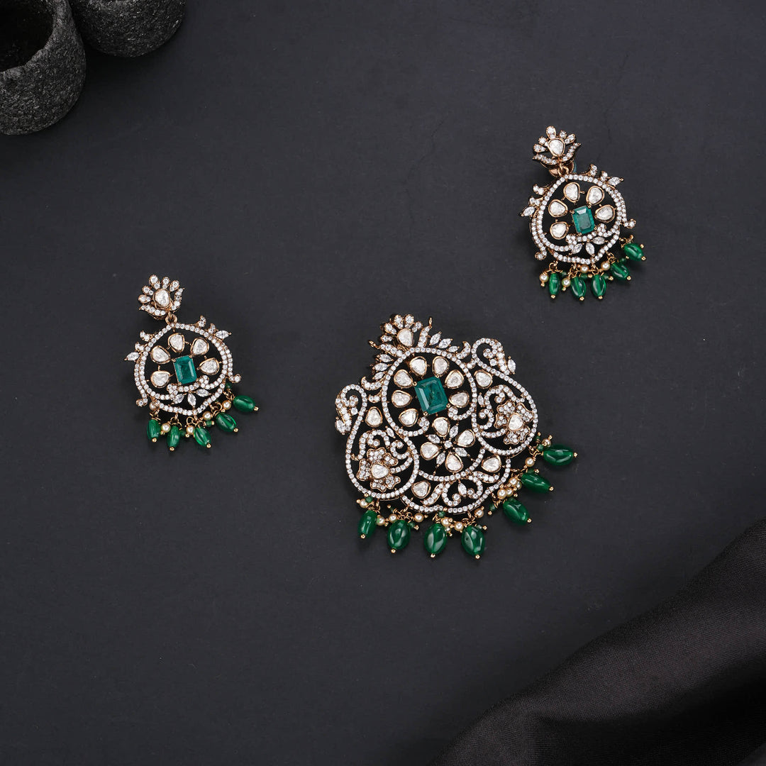 Effortlessly Pretty Victorian Pendant Set