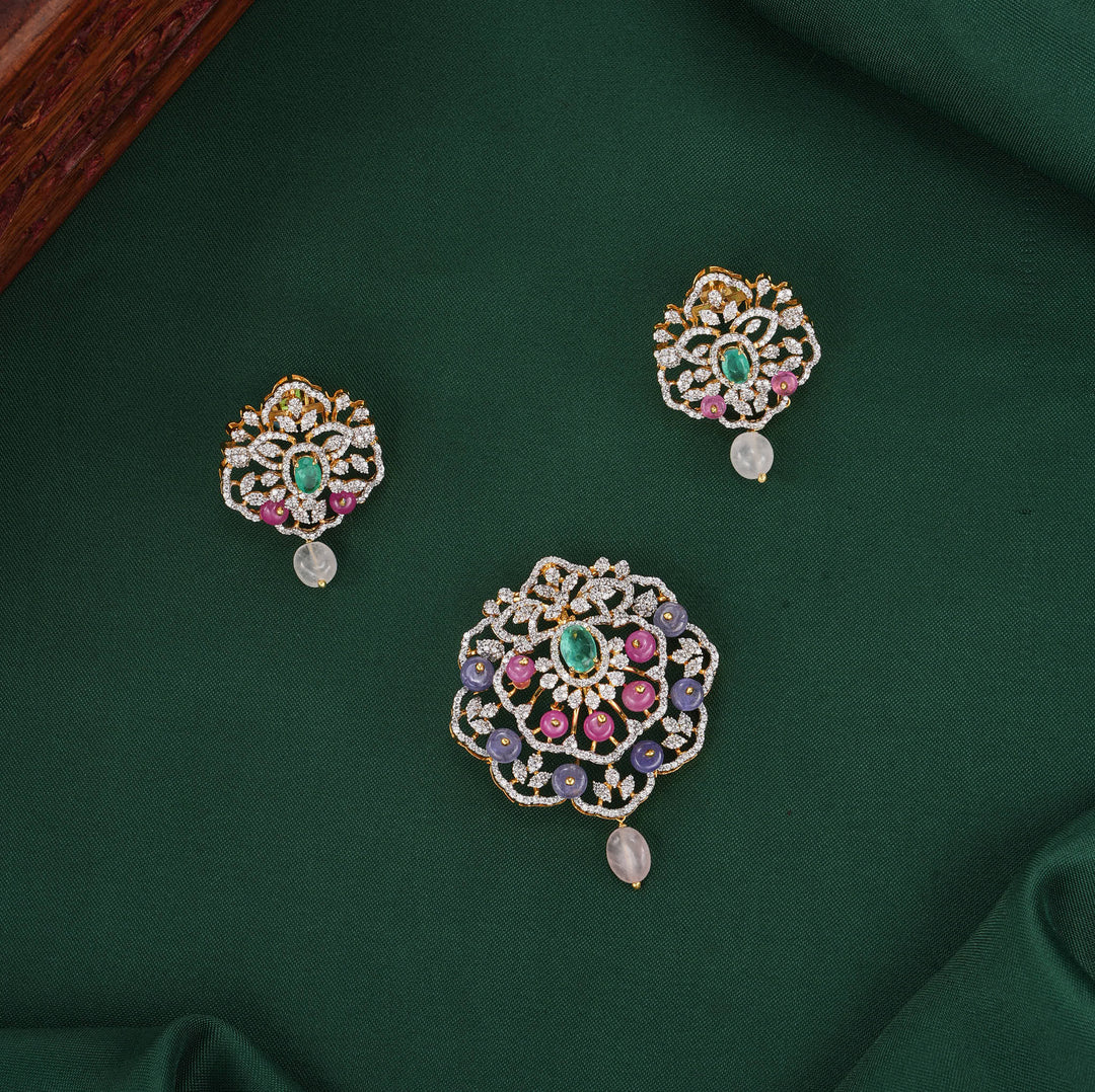 Demands Attention Diamond Design Pendant Set
