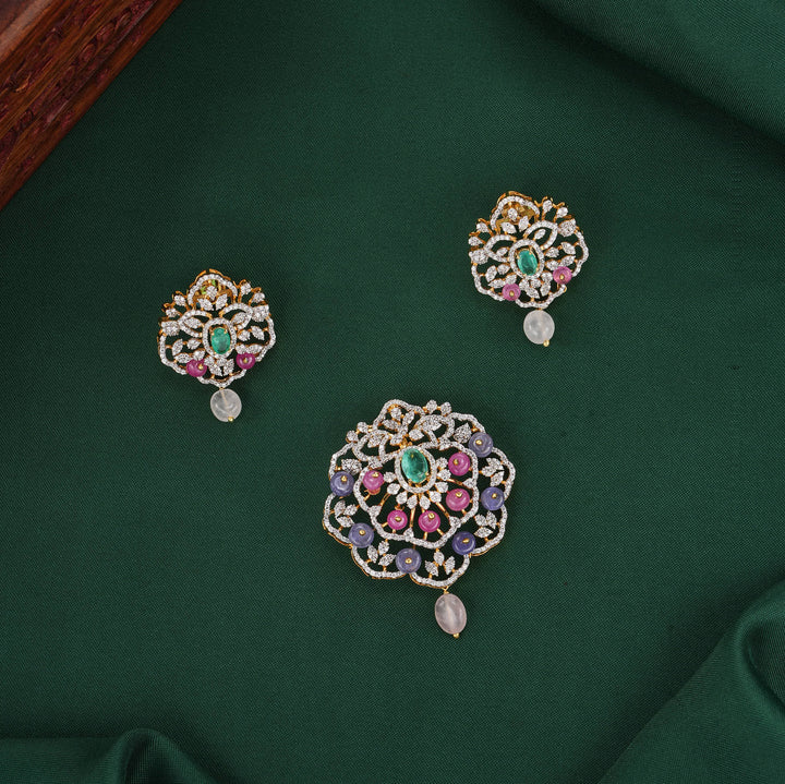 Demands Attention Diamond Design Pendant Set