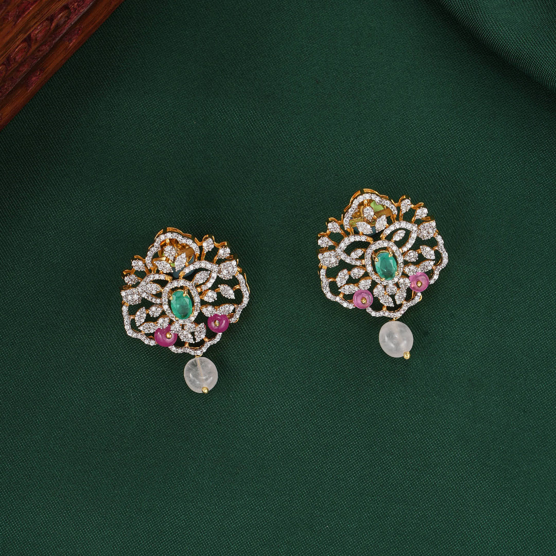 Demands Attention Diamond Design Pendant Set