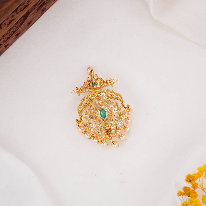 Queen-Like Stone Pendant