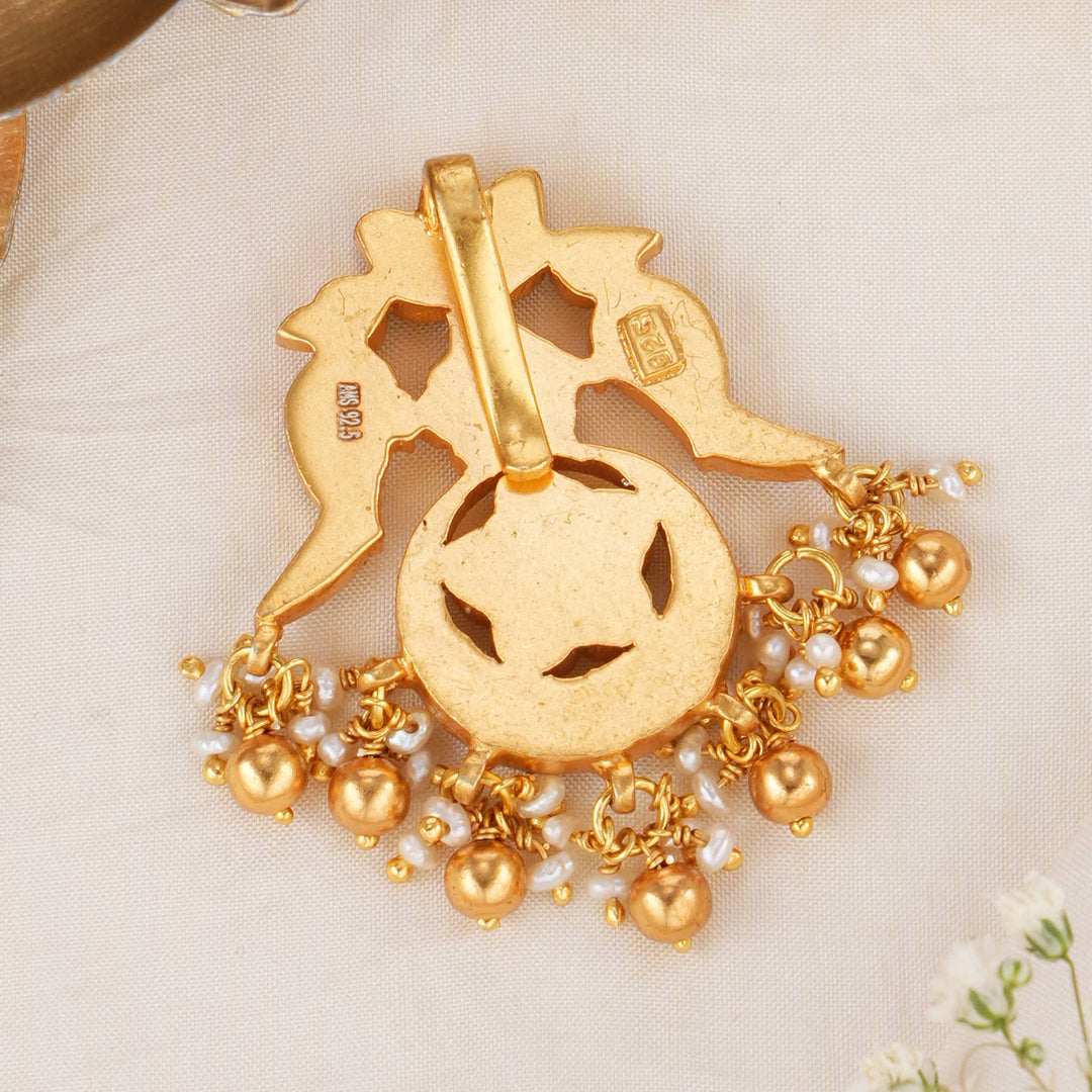 Luminous Kundan Pendant