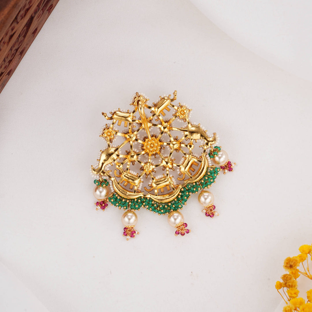 Lustrous Finish 3D Spl Pendant Set