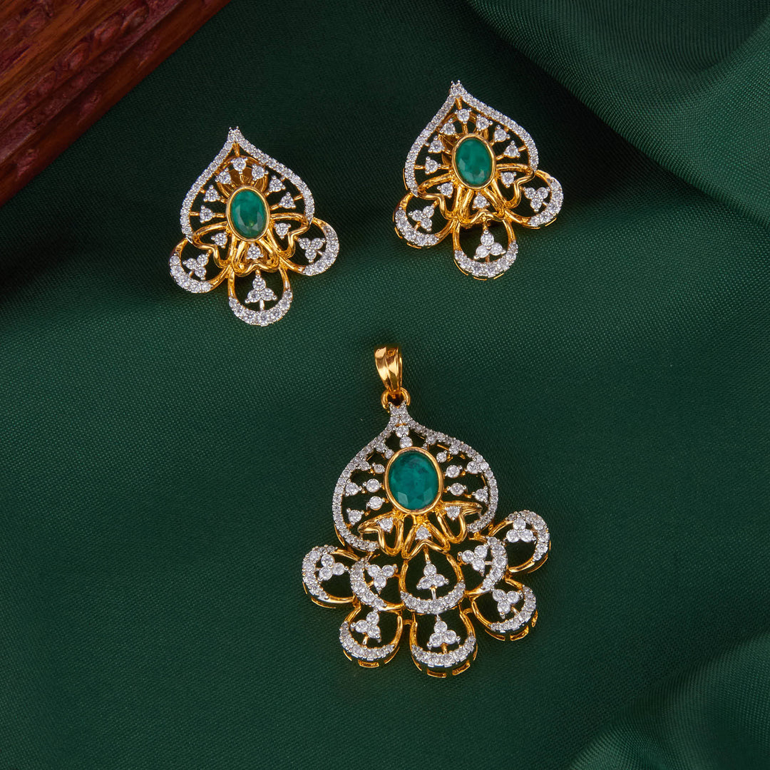 Wonder Avikam Pendant Set