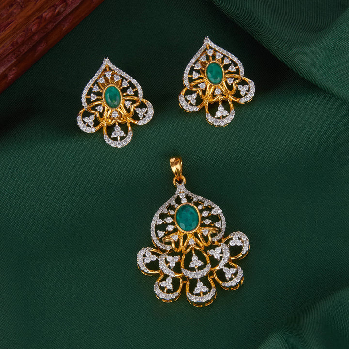 Wonder Avikam Pendant Set