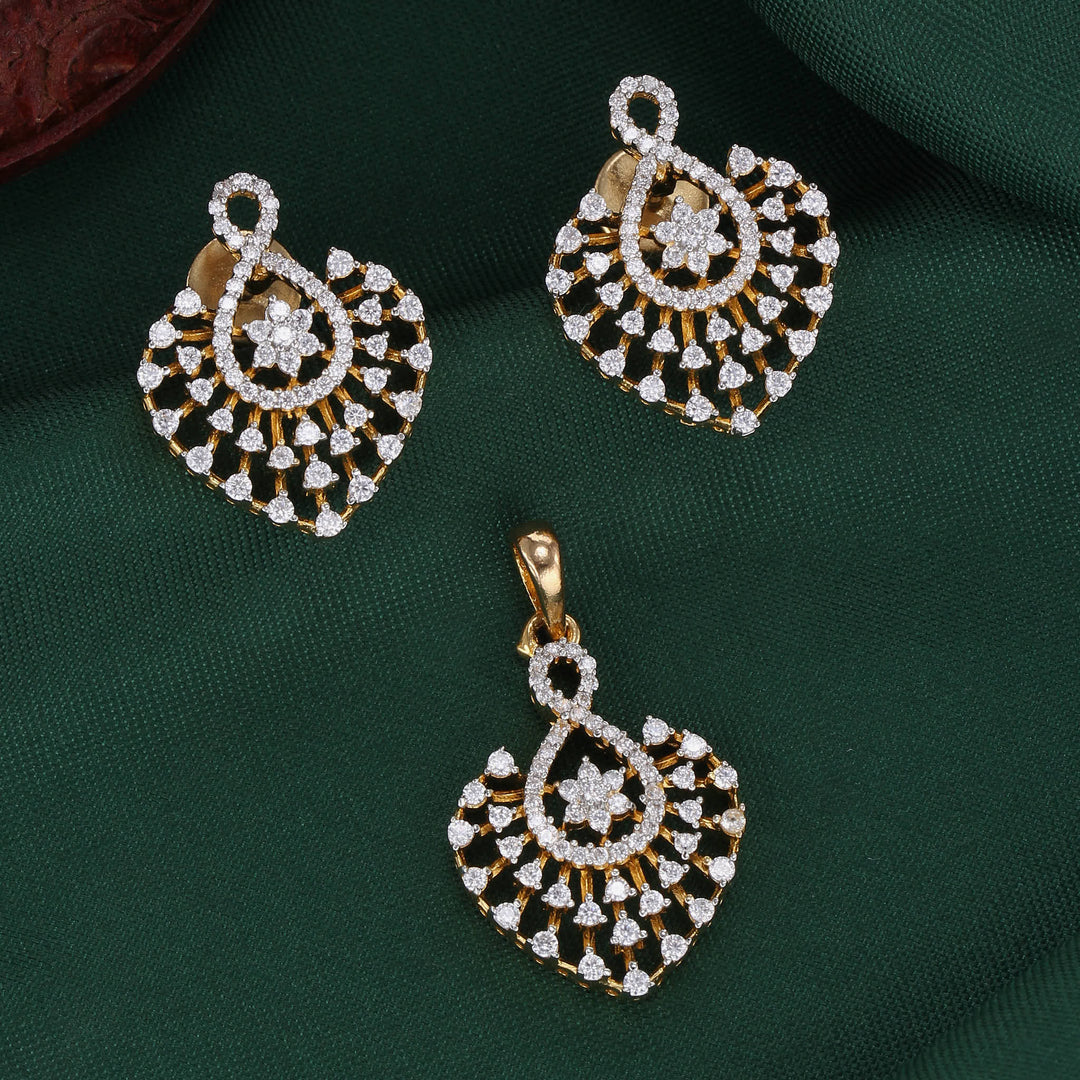 Graceful Glow Avikam Pendant Set