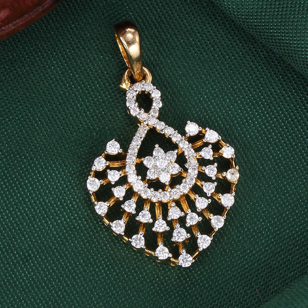 Graceful Glow Avikam Pendant Set