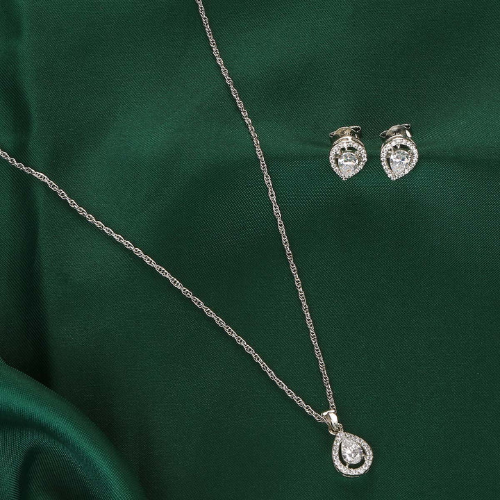 Tanishka Chain with Earrings