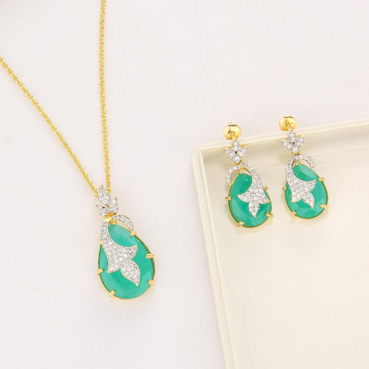 Elegant Chain With Earrings