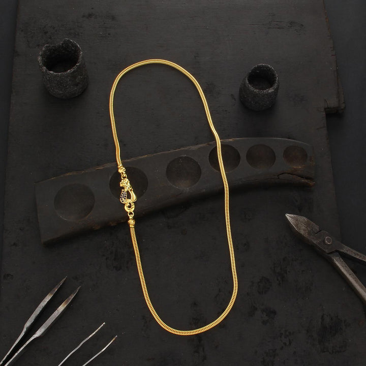 Vedhika Mugappu Chain