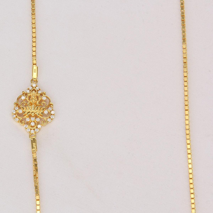 Yashikha Mugappu Chain