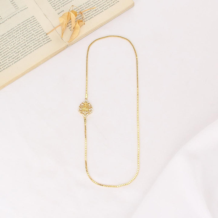 Yashikha Mugappu Chain