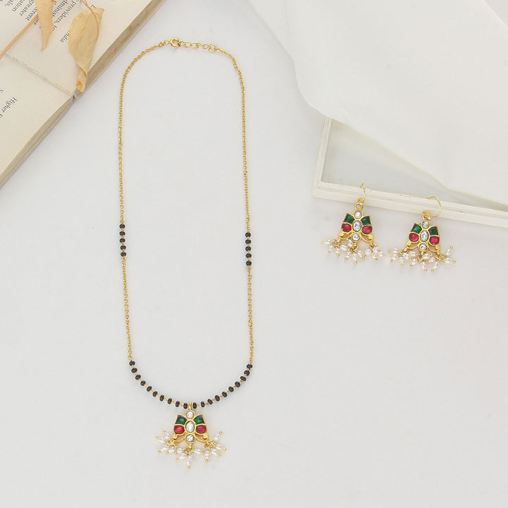 Nilani Kundan Chain Set