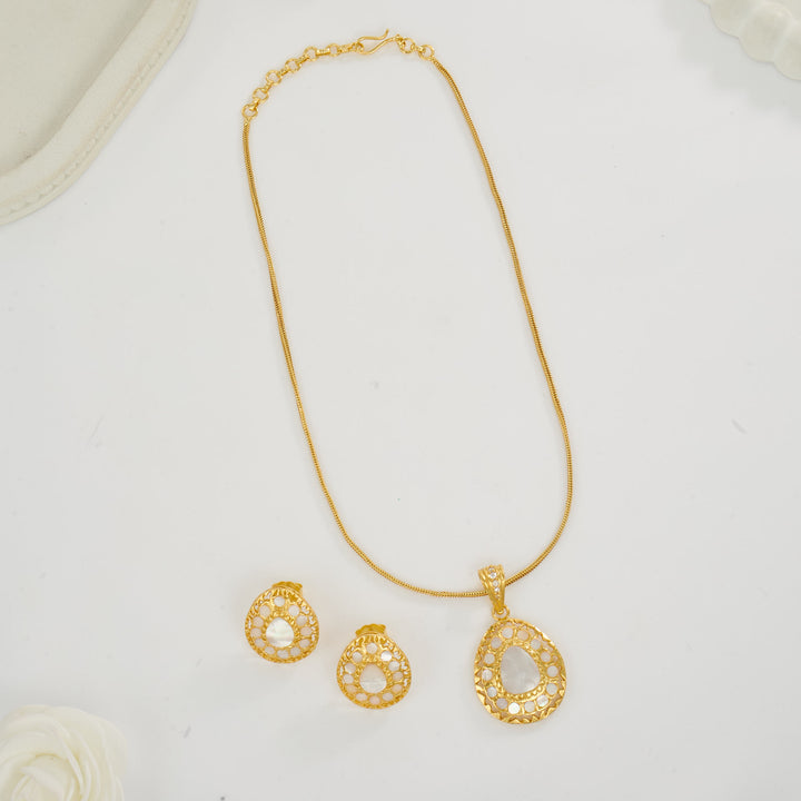 Elegant Chain With Earrings
