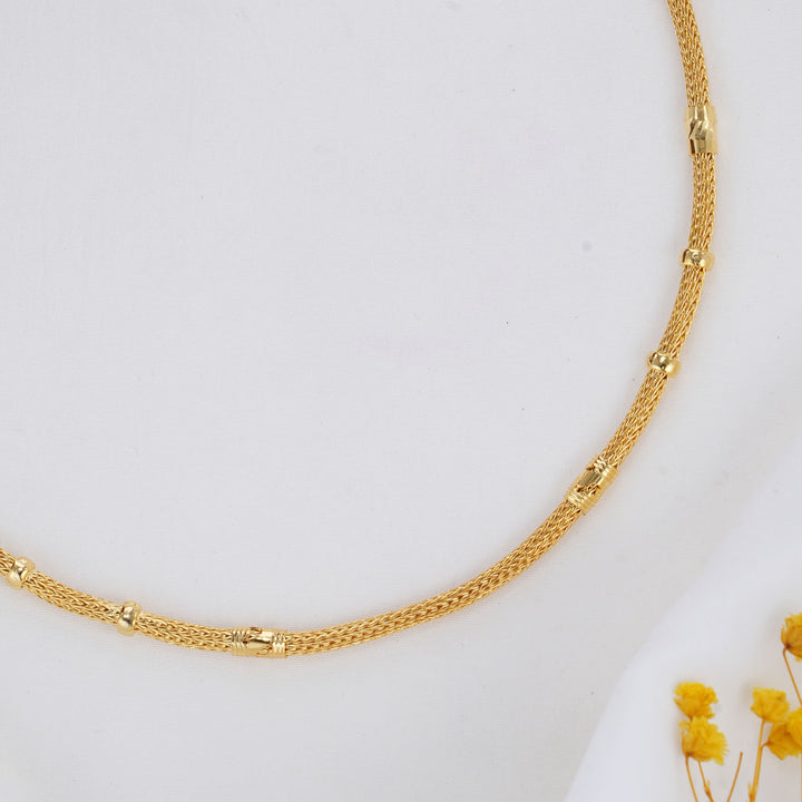 Glowing Hasli Necklace
