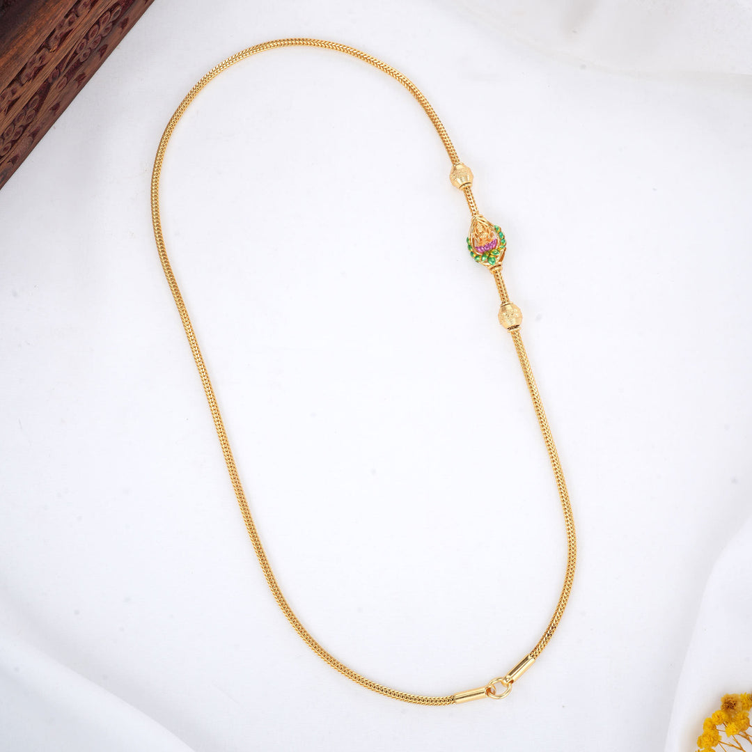 Vedhikaa Stone Mugappu Chain