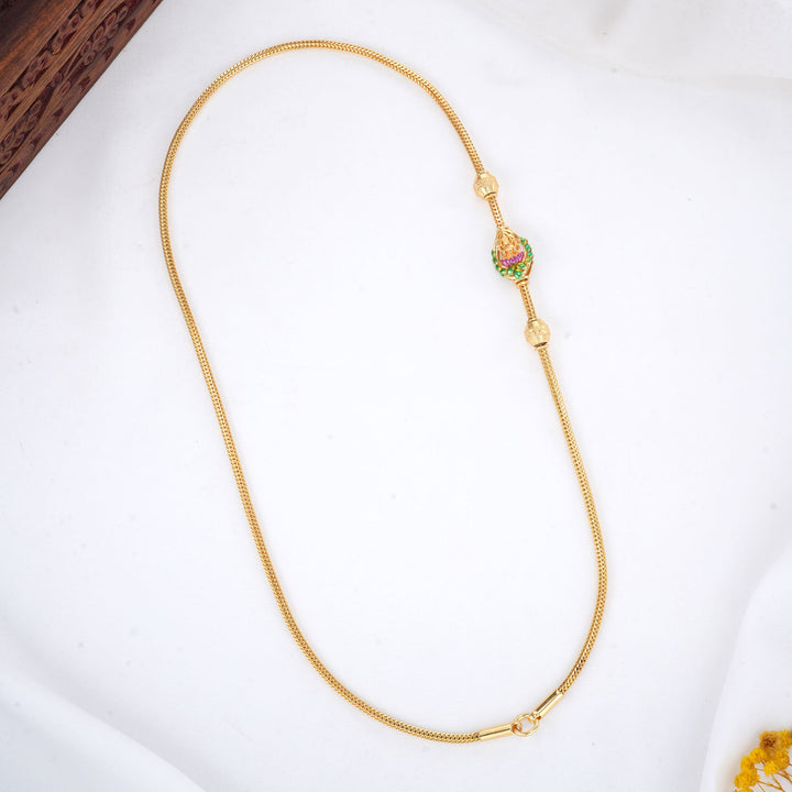 Vedhikaa Stone Mugappu Chain