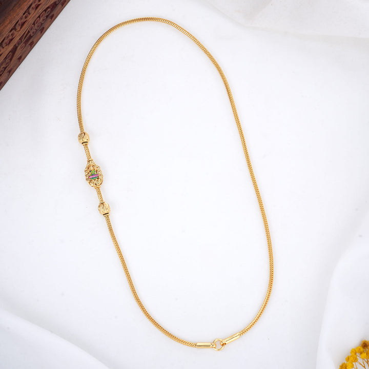 Vedhikaa Stone Mugappu Chain