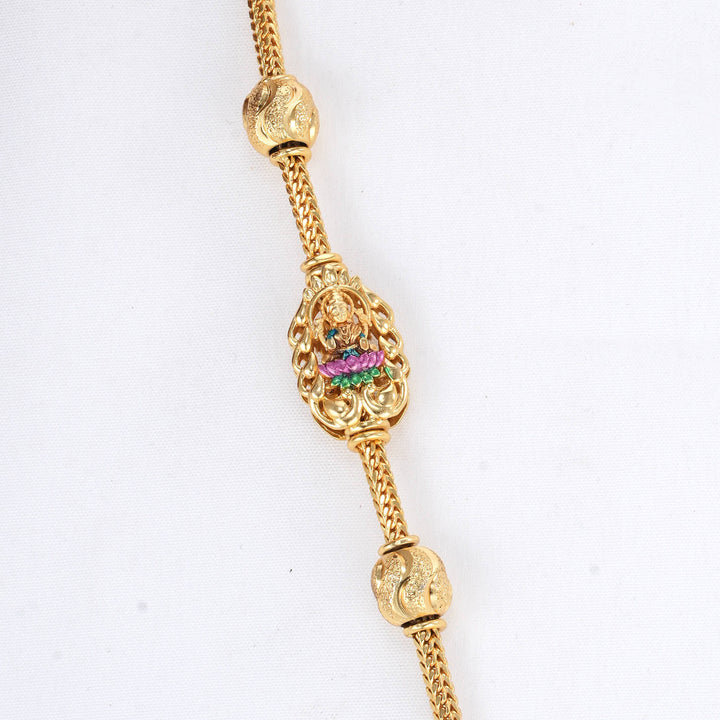 Vedhikaa Stone Mugappu Chain
