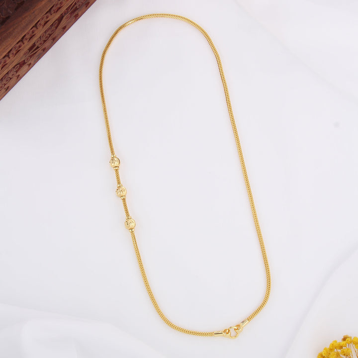 Vedhikaa Stone Mugappu Chain