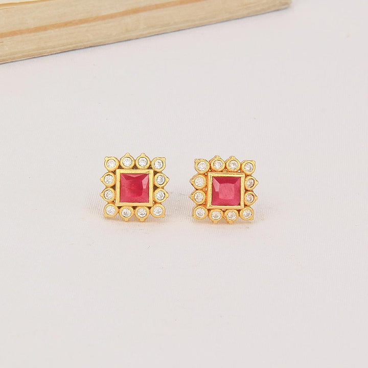 Vilasaa Stone Studs