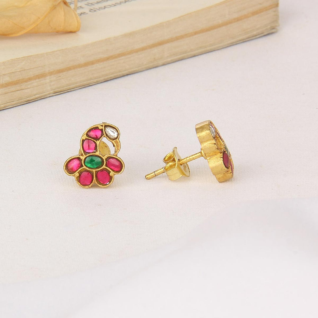 Marvellous Kundan Studs