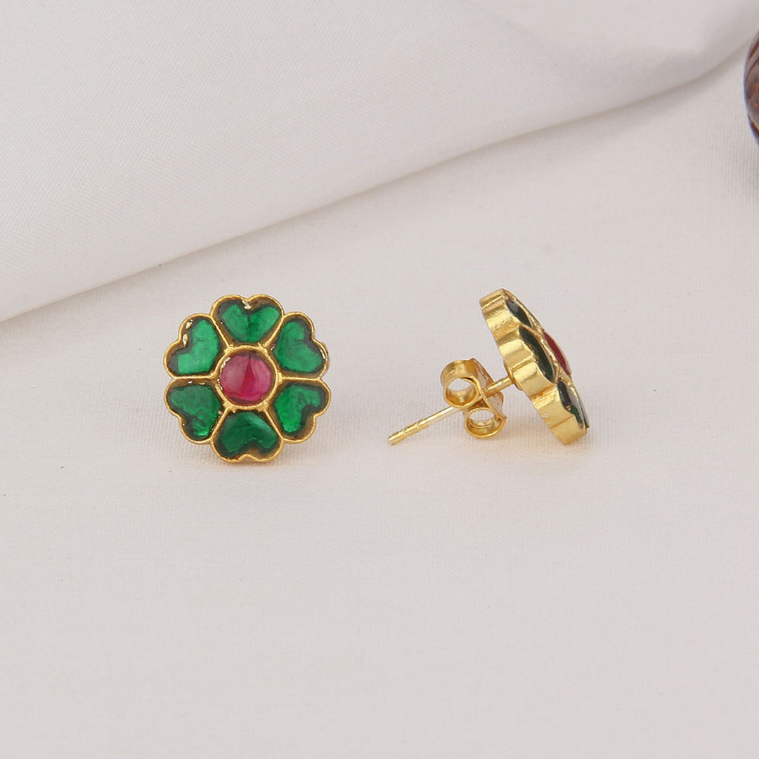 Attractive Kundan Studs