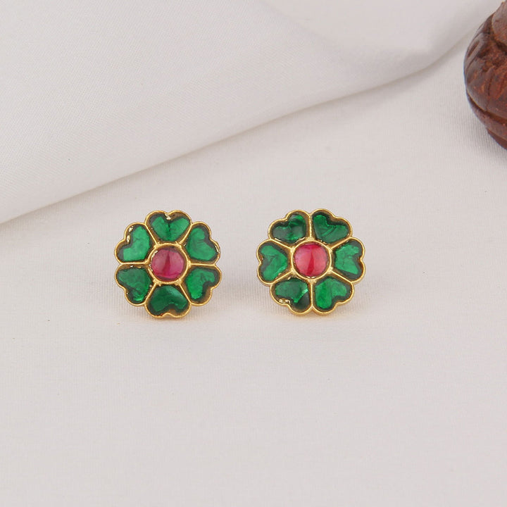 Attractive Kundan Studs
