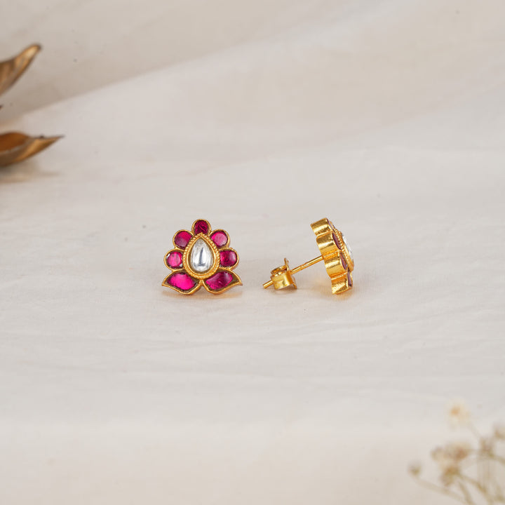 Prishika Kundan Studs