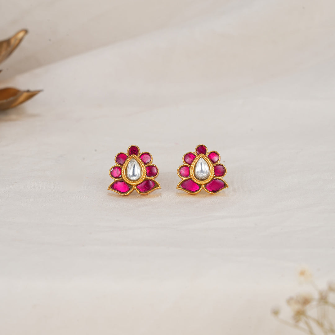 Prishika Kundan Studs