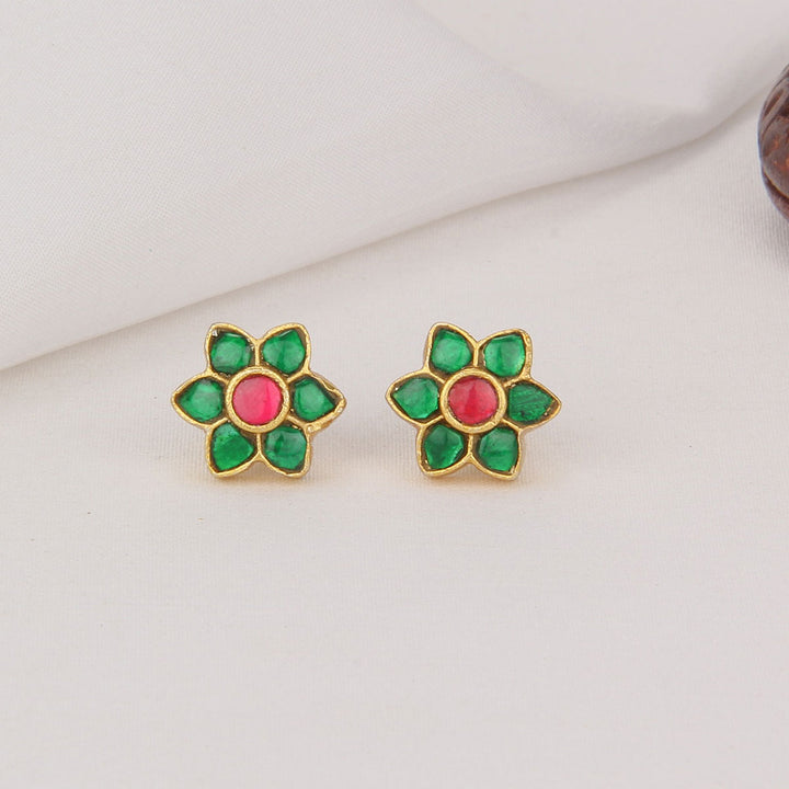 Lovely Kundan Studs