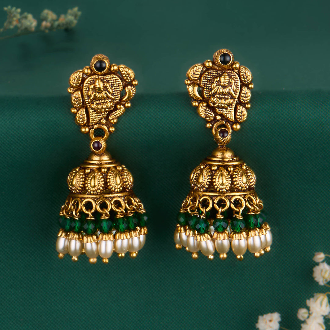 Sveshta Dayini Nagas Jhumkas