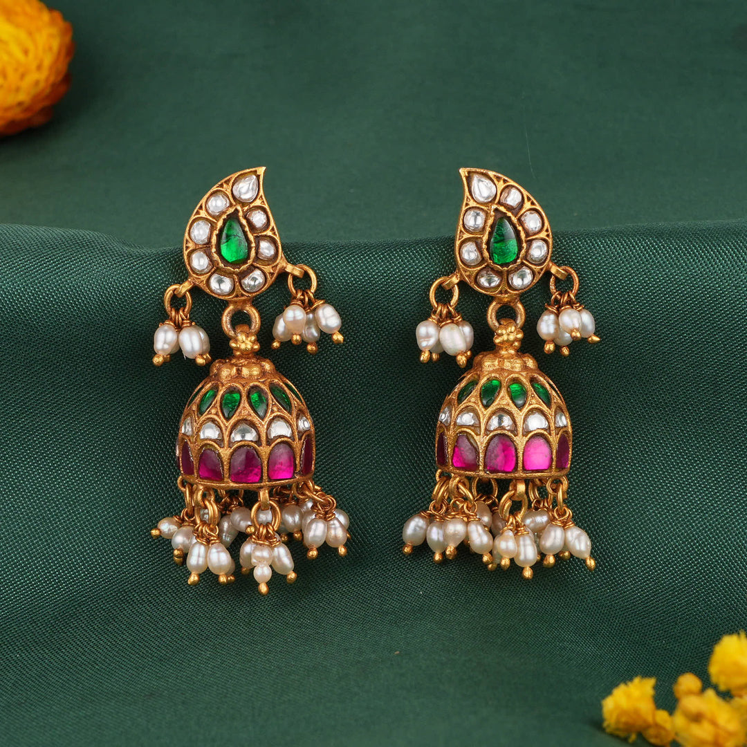 Attractive Kundan Jhumkas
