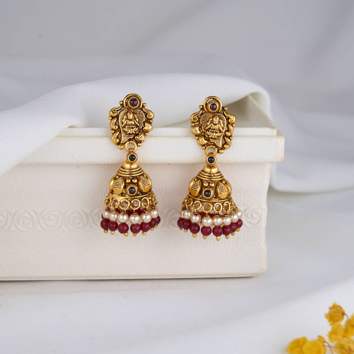 Maldhivika Nagas Jhumkas