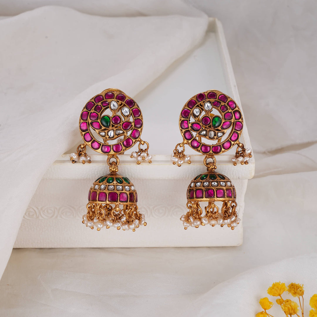 Nivika Kundan Jhumkas