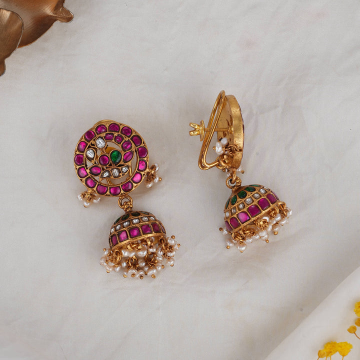 Nivika Kundan Jhumkas