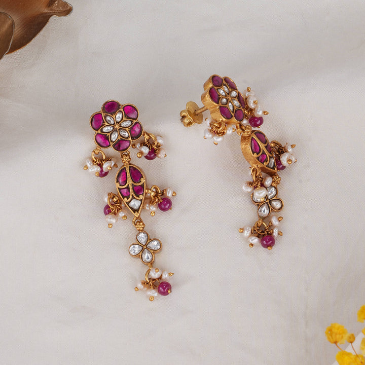 Vinthikaa Kundan Long Earrings