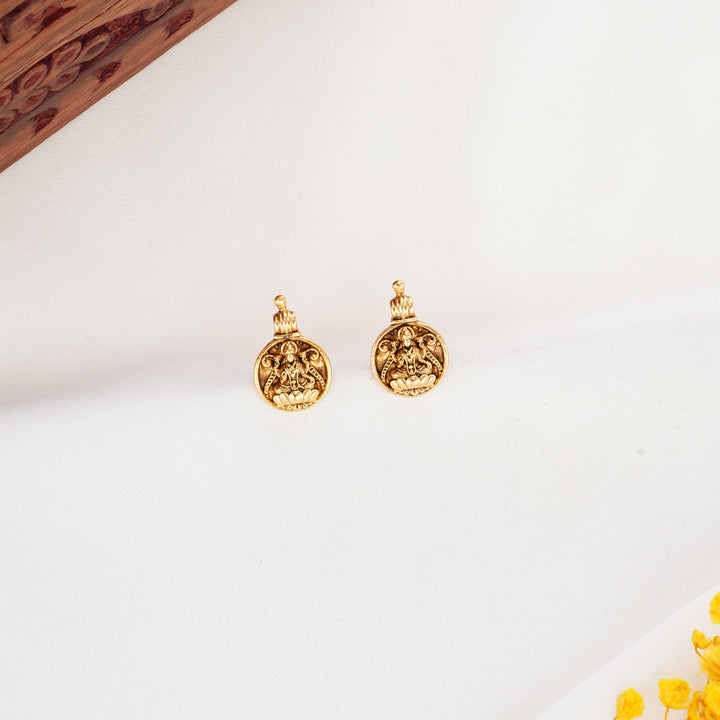 Dhivanikaa Nagas Studs