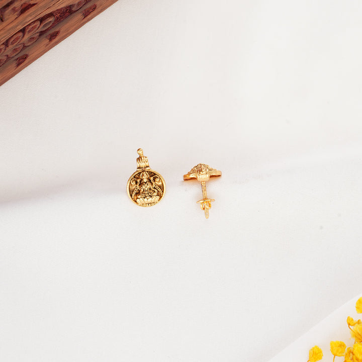 Dhivanikaa Nagas Studs