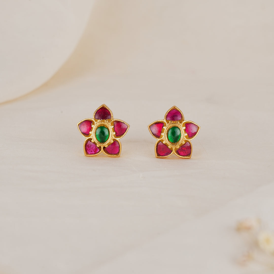 Cute Floral Kundan Studs