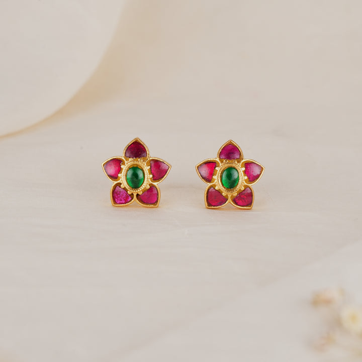 Cute Floral Kundan Studs